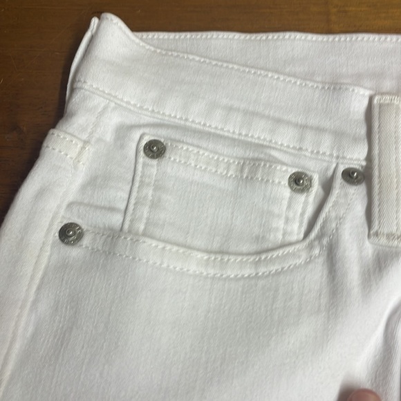 Jcrew 10" high-rise toothpick jean in white
Item AJ478 - Picture 9 of 14